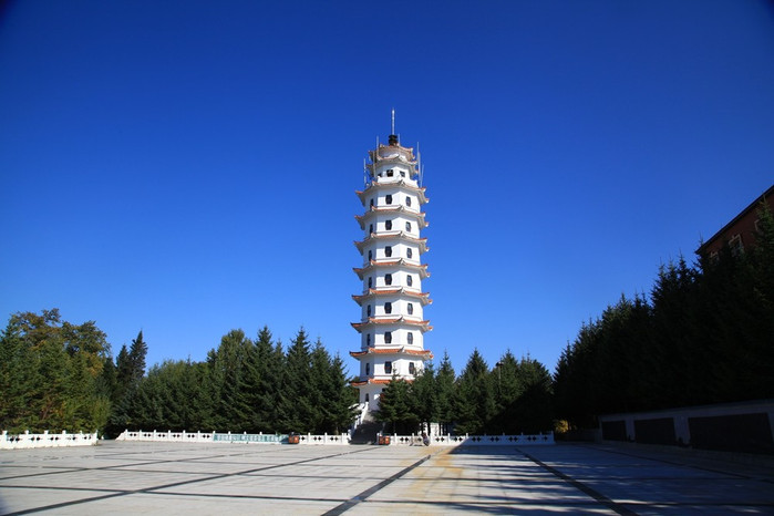 兴安森林公园 云层散去,整个伊春市区露了出来