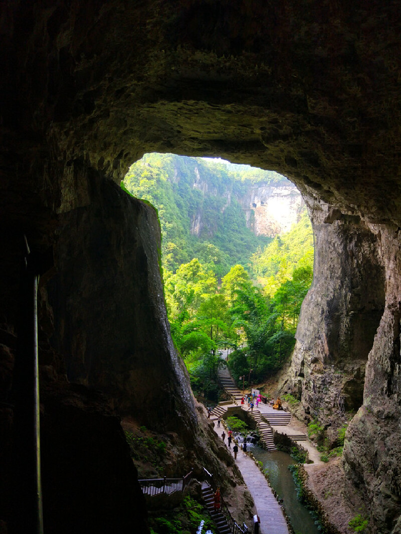 大酉洞内有太古藏书,相传是咸阳儒生为逃避