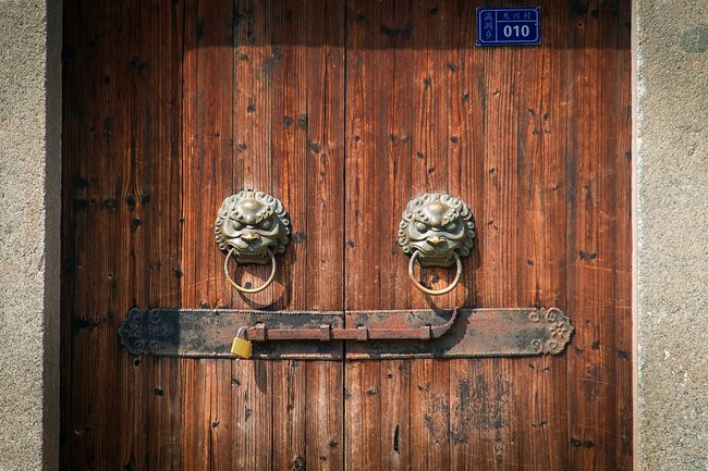 一直很爱古建筑里的各种精致的门锁门环,总