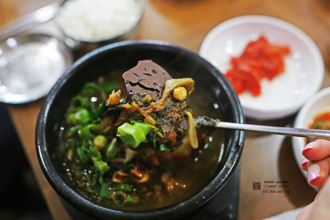 牛血醒酒汤的汤底也是很丰富.