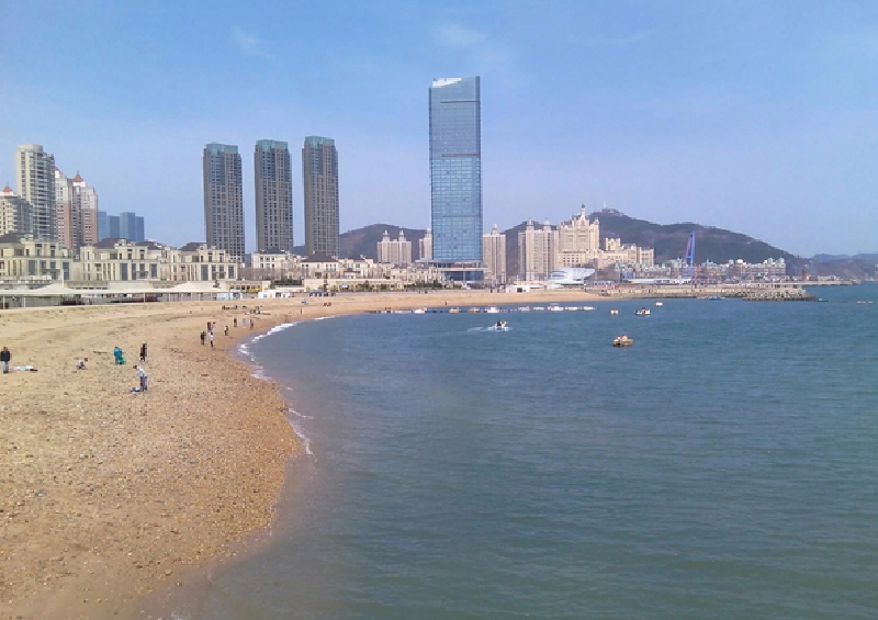 最高的那栋楼是大连君悦酒店,在楼上46层有