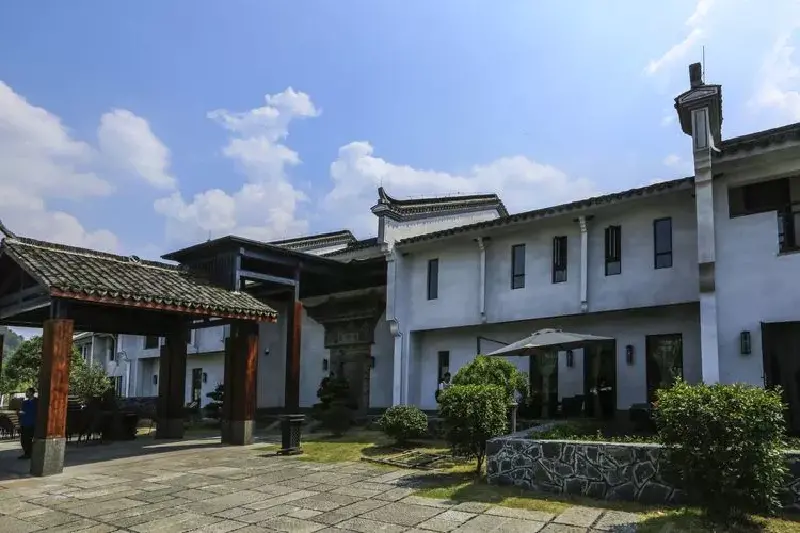 杭州富春龙门驿雷迪森庄园坐落于杭州第九区-富阳龙门古镇,保留原明清