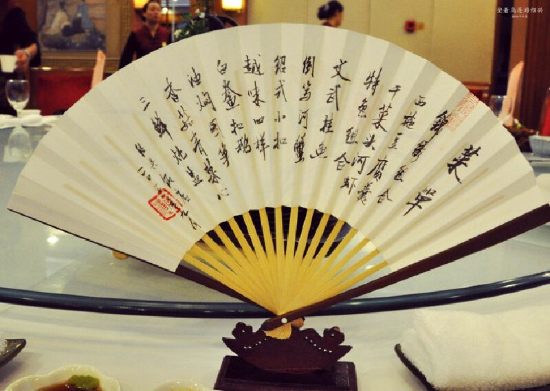 喝黄酒看社戏坐着乌蓬游绍兴