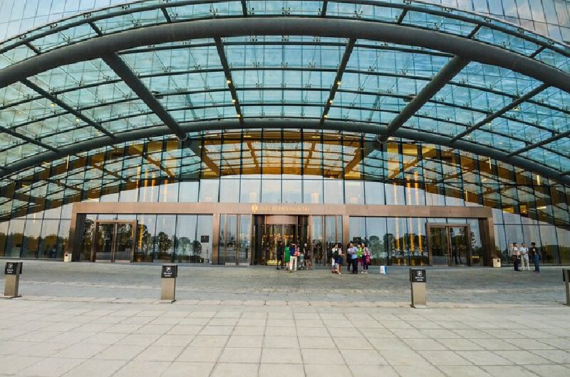 武汉洲际酒店汉江北岸上的一颗耀眼的明珠