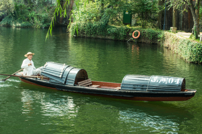 邂逅绍兴,感受别样的乌篷船风情【多图】_绍兴东湖景区游记_途牛