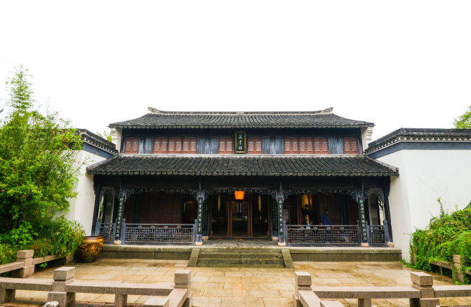 藏书楼是两层三开间,为书院藏书,检书,展示的场所.