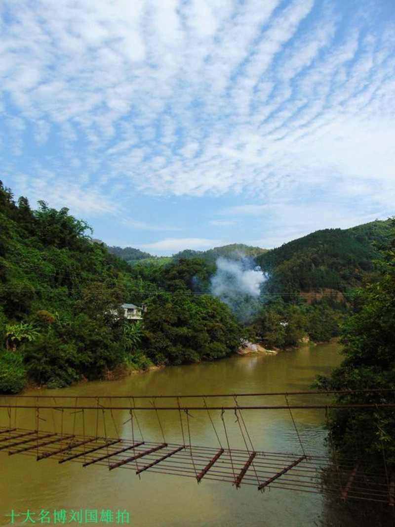 老虎跳跨國第一漂大峽谷邊關風情濃