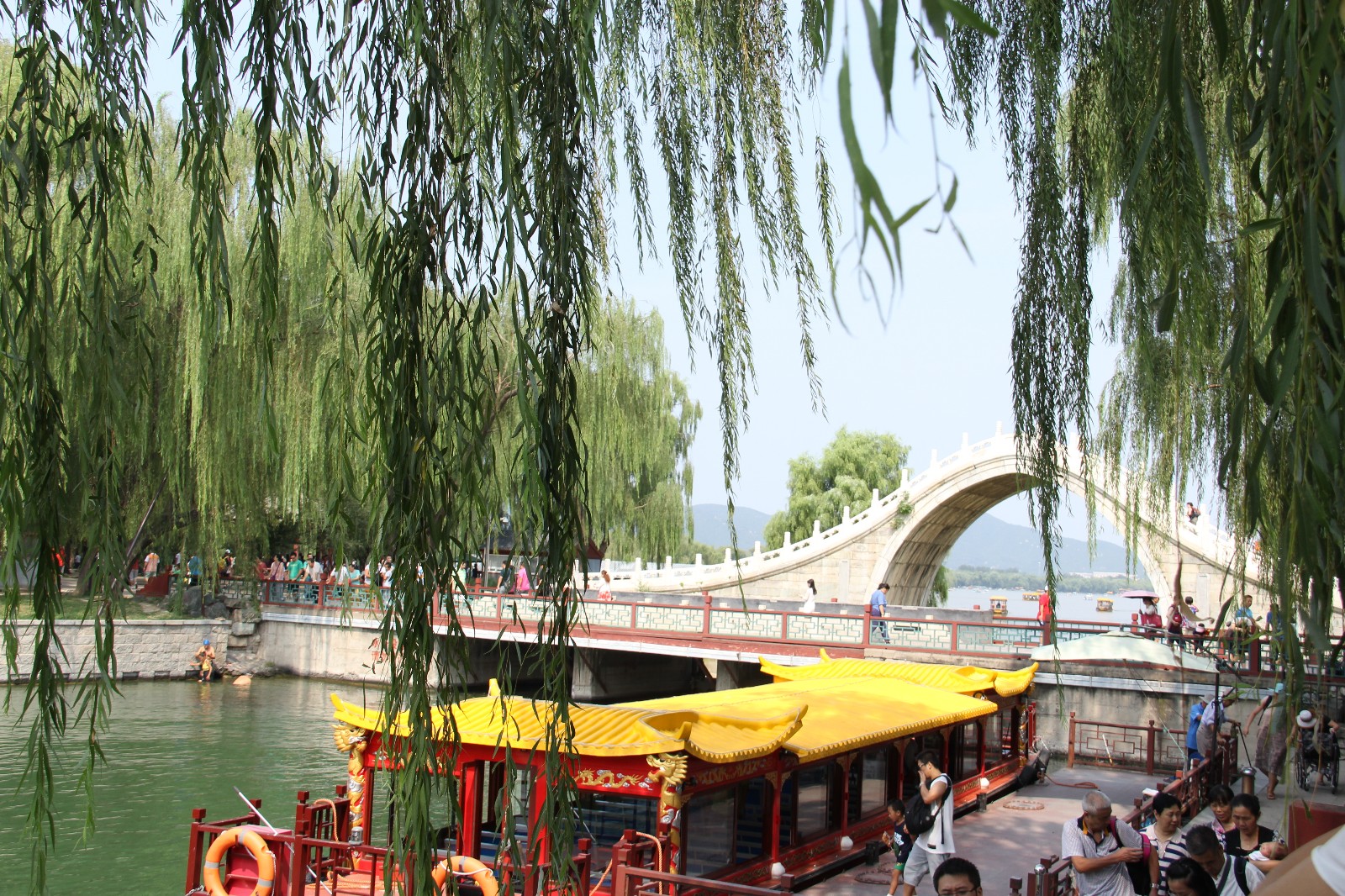 景点 : 皇家御河游船 乘坐皇家御河游船,途径紫竹院公园,颐和园