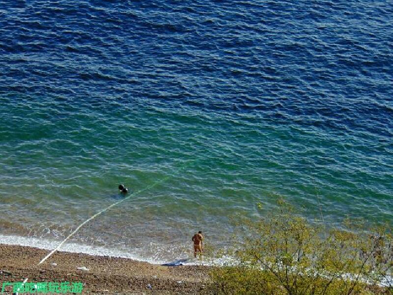 大连滨海路海滩太美竟然有人裸泳