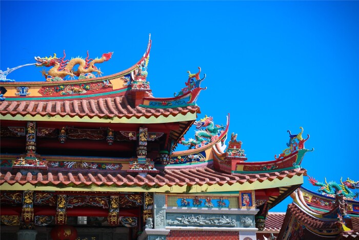 六胜塔的简介: 六胜塔又名万寿塔,石湖塔,巍然屹立于泉州湾入海处