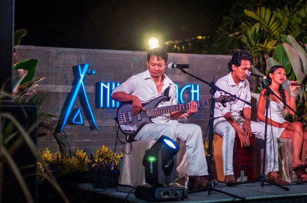 晚餐安排了沙滩的buffet,现场live乐队,浪漫的时光你我相伴