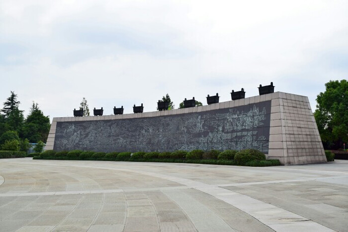 大禹广场,很大,到了大禹祭祀的时候,会有大型的
