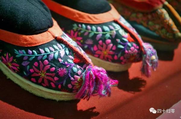 畲族鞋子图片