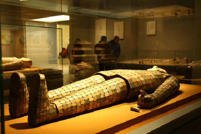 南京博物院 镇馆之宝之-金缕玉衣