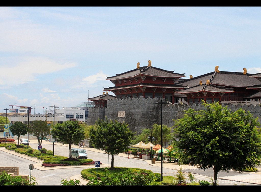 唐城,里面长啥样也没看到,因为并没有开放,开起来还挺精致的╮(╯▽╰