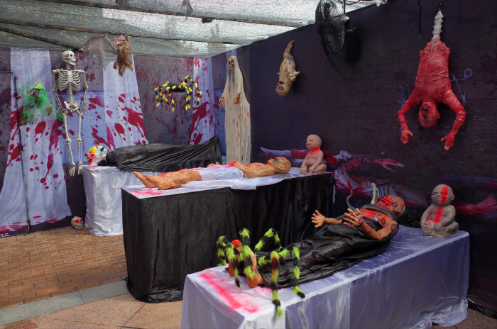 7个鬼屋,我为了自己的面子,去了一半!