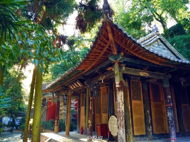 有三元宫,普光寺,玉皇 阁,清凉台,万寿宫,斗天阁,涌