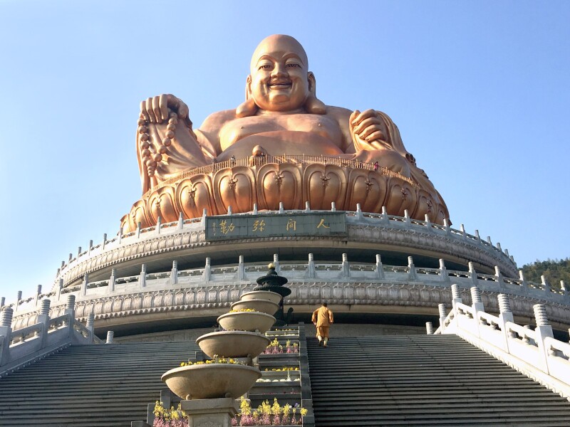 世界最高的坐姿铜制露天弥勒大佛