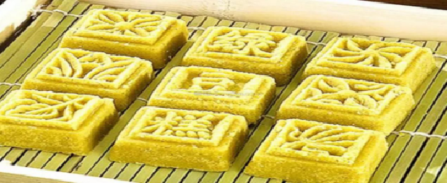 绿豆糕:是秦皇岛山海关特有小吃,入口即化,口感