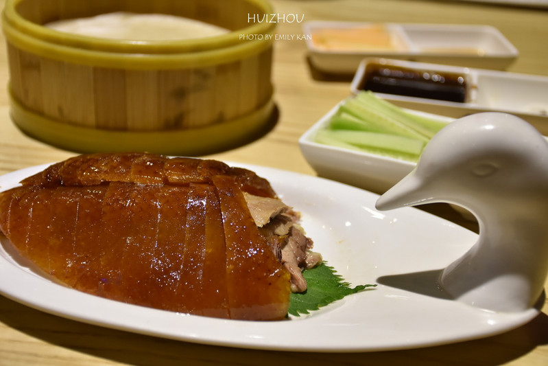 選擇了在永旺購物中心2樓美食街的小麥町北京餐廳,招牌菜是北京烤鴨