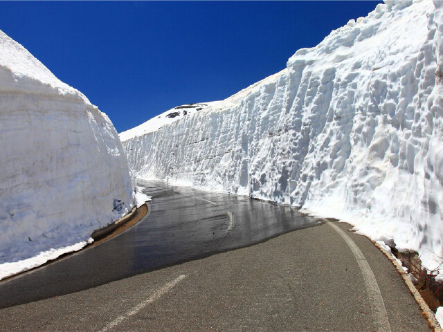 日本雪墙公路