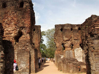 波隆纳鲁沃古城皇家宫殿