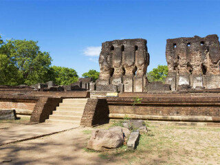 波隆纳鲁沃古城皇家宫殿
