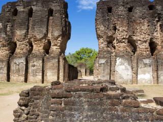 波隆纳鲁沃古城皇家宫殿