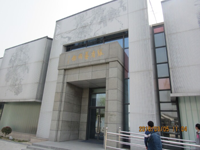 在锦溪建有张省美术馆,甪直建张省艺术馆这一"筑巢引凤"之举自然极大