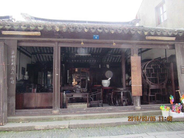 1849年王韬接受英国传教士麦都思邀请在上海墨海书馆从事编译西洋书籍