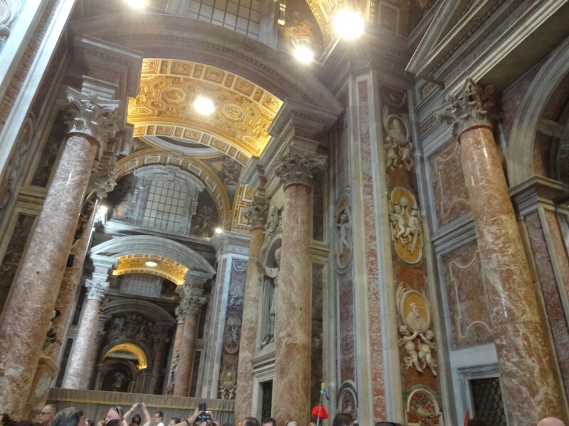 教堂经常有教会团体的活动,可以说是最大最美的教堂.