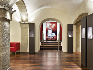 兹格利·伊夫钟表珠宝行