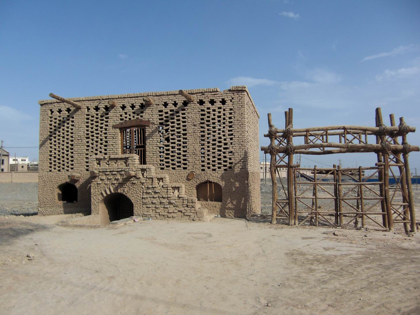 葡萄沟里的晒房