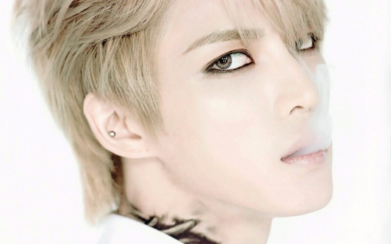 快点醒醒颜值界的扛把子金在中香港开唱了