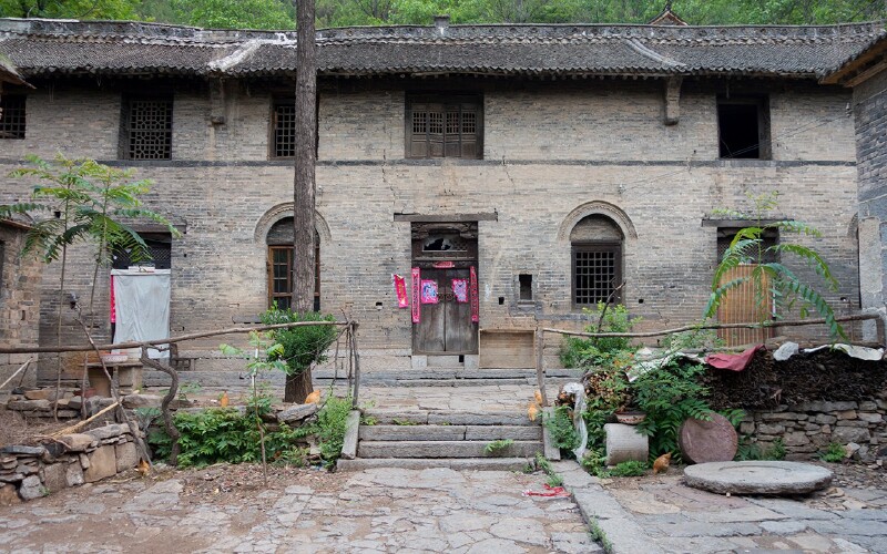 齐王寨的齐王楼,是许多电影的拍摄地,《举起手来》电影就在这里拍摄的