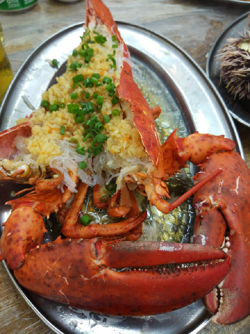 清蒸大龙虾,肉质肥嫩鲜味十足,很有q感.