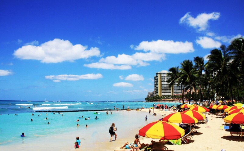 beach)是世界上最著名的海滩,"威基基"在当地语中是"喷涌之泉"的意思