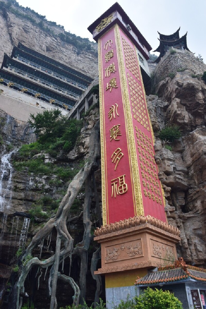 山下的八仙洞绵山景区香肯定是点不着的,神仙天天在这洗澡,改水帘洞啦