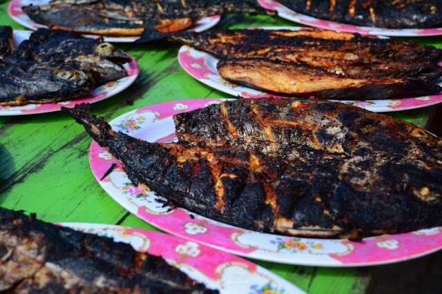 不知道是这鱼的皮本来就是黑色的还是烤糊的