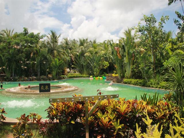  三亚黎家槟榔河温泉度假区1日游>门票加自助餐烧烤套餐