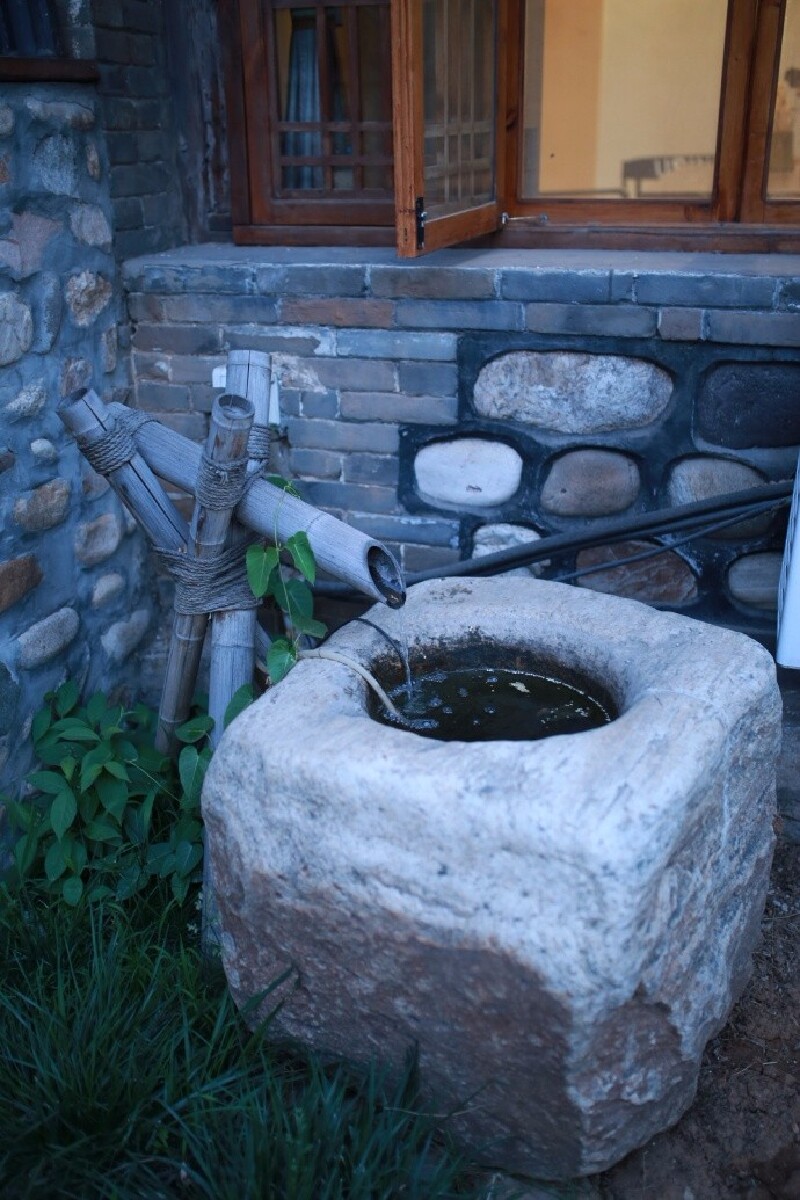 走进古北水镇的大门,映入眼帘的就是这四个字:京师锁錀.