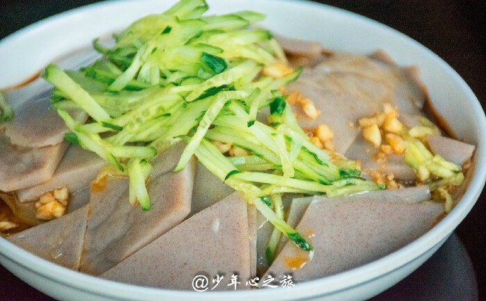 来些山西武乡的特色美食吧,这个是当地有名的灌肠,在明代的时