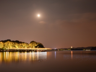 平湖秋月
