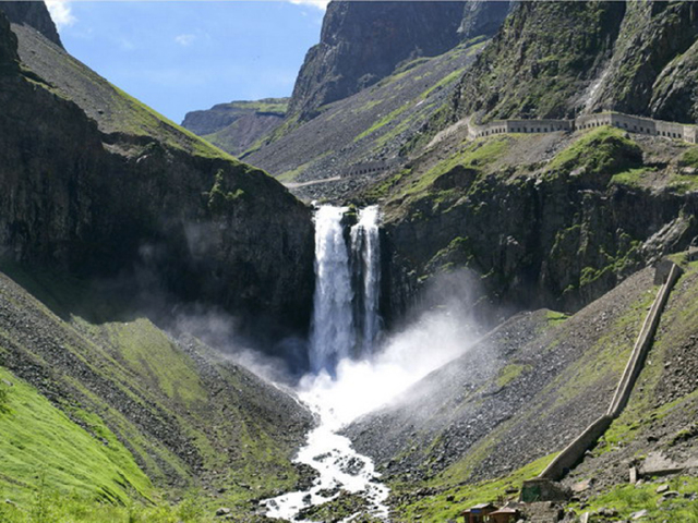  哈尔滨万达城-伊春-长白山双飞9日游>无二之旅 森林or娱雪or健走 1晚