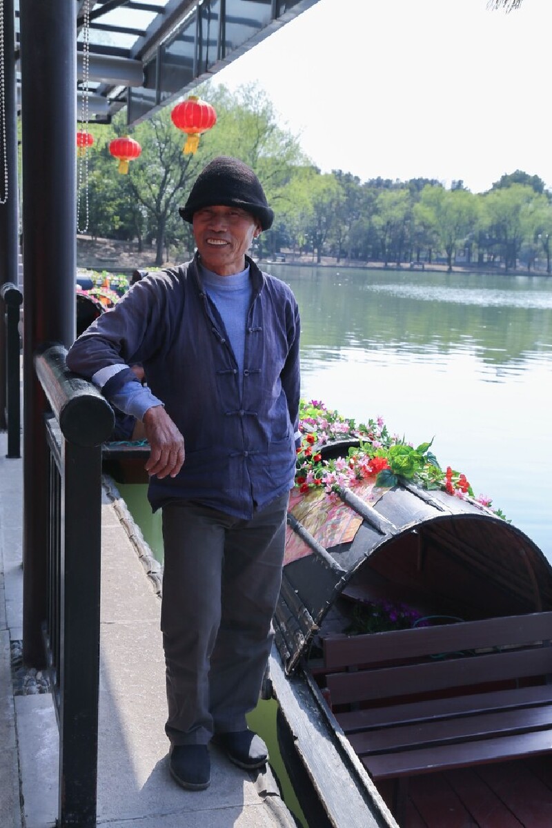 游绍兴坐乌篷船上喝绍兴老酒去找寻鲁迅笔下的儿时乐园