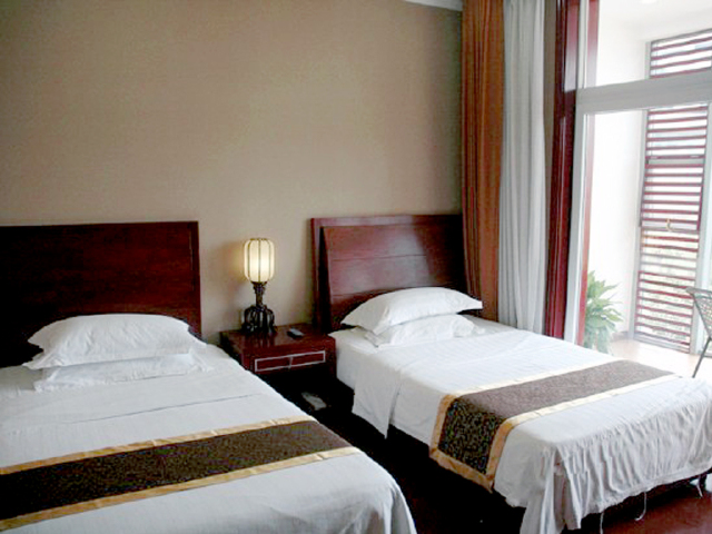  西安-华山-兵马俑-华清宫双飞4日游>繁华地段酒店,1晚华山脚下,含