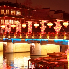 南京古秦淮古典建筑的夜景_596