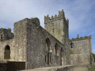 凯利莫修道院和维多利亚围墙花园