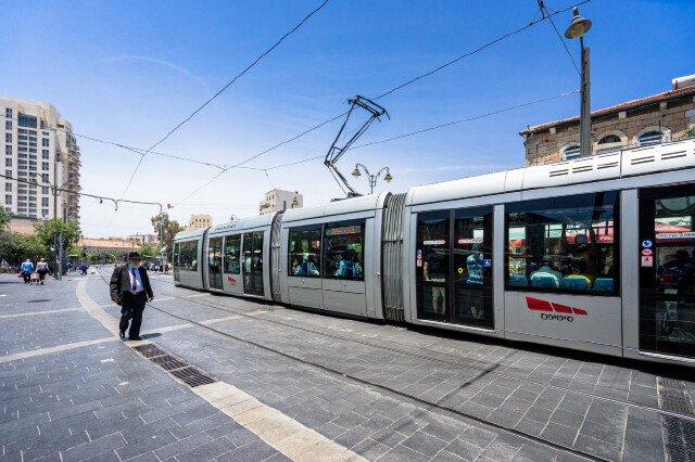 还发现这里竟然有有轨电车,请原谅我的惊讶