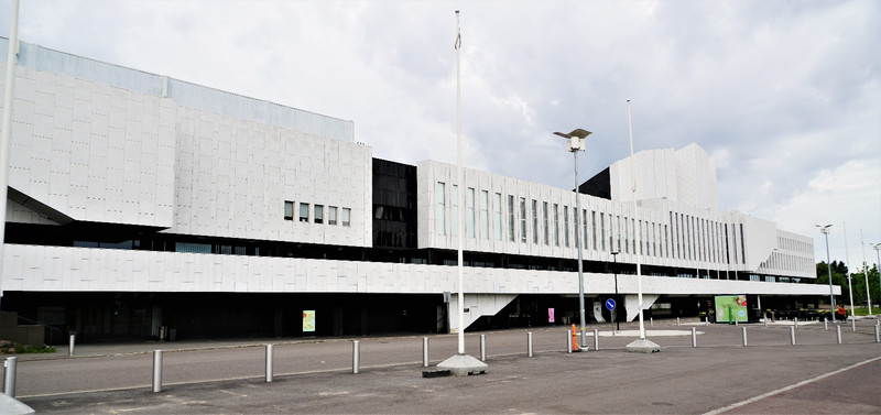 芬兰地亚大厦由阿尔瓦·阿尔托设计,1972年完工,是赫尔辛基
